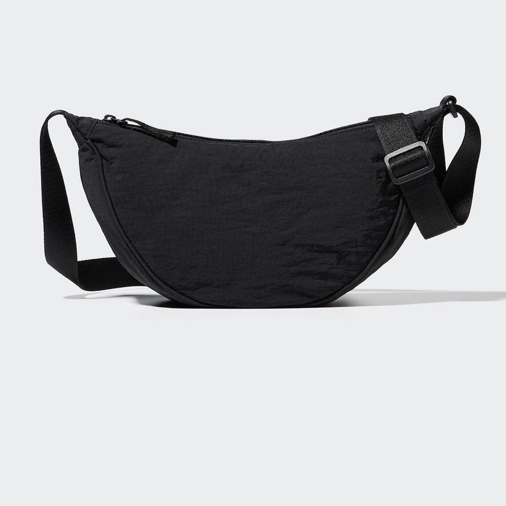Uniqlo Round Mini Shoulder Bag in Black